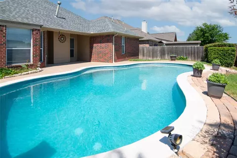 5520 Bandelier Trl, Fort Worth, TX 76137