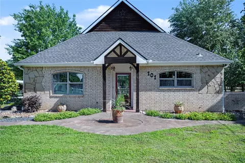 101 Friendship Cir, West Tawakoni, TX 75474