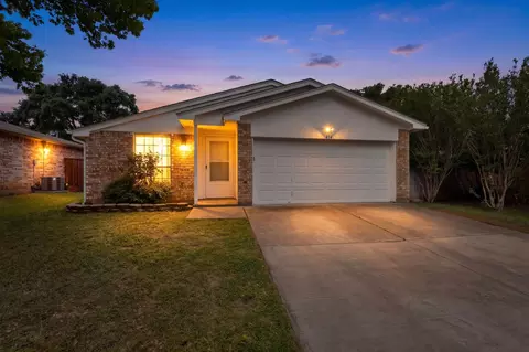 414 Blueberry Hill Ln, Mansfield, TX 76063