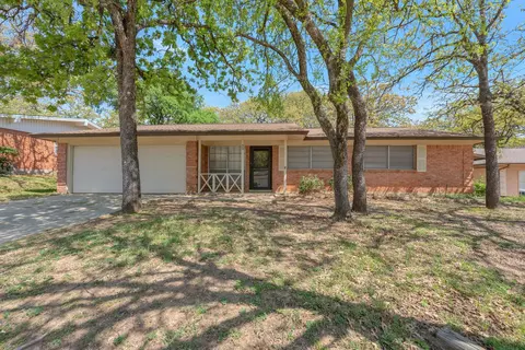 33 Somerset Ter, Bedford, TX 76022