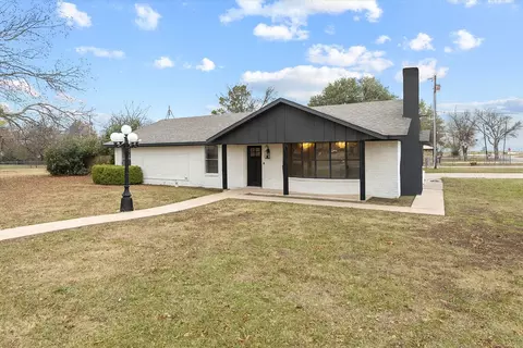 312 E Cottonwood St, Leonard, TX 75452