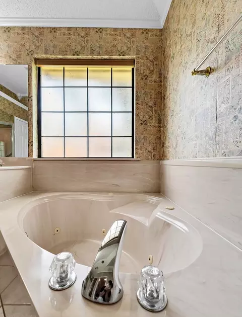 Bath - 3208 Park Lake Dr, Waco, TX 76708 photo 3 of 5