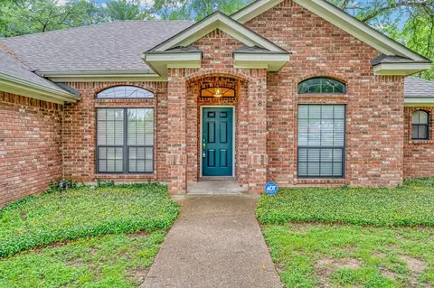 Exterior - 3208 Park Lake Dr, Waco, TX 76708 photo 2 of 5
