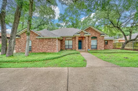 3208 Park Lake Dr, Waco, TX 76708
