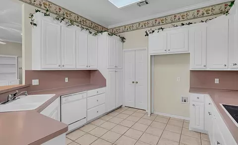 Kitchen - 3208 Park Lake Dr, Waco, TX 76708 photo 3 of 5