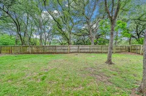 Exterior - 3208 Park Lake Dr, Waco, TX 76708 photo 5 of 5