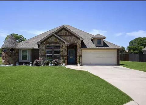 130 Bridle Path Dr, Stephenville, TX 76401