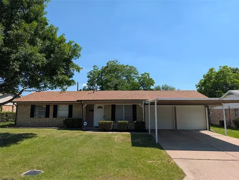 245 Rancho Dr, Saginaw, TX 76179