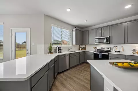 925 Billups Dr, Van Alstyne, TX 75495