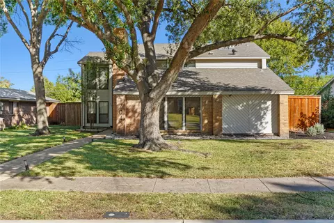 1704 Elk Grove Dr, Richardson, TX 75081