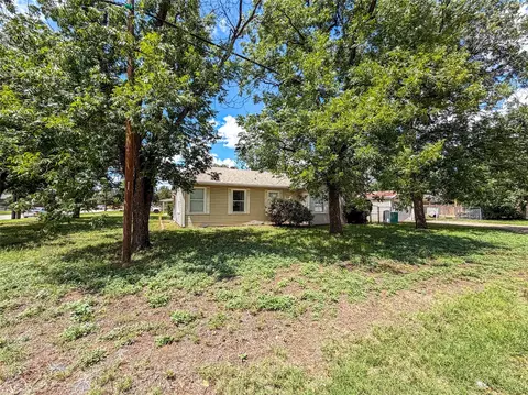 Exterior - 1002 N Avenue H, Haskell, TX 79521 photo 3 of 6