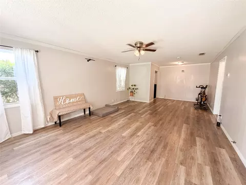 Living - 1002 N Avenue H, Haskell, TX 79521 photo 1 of 2