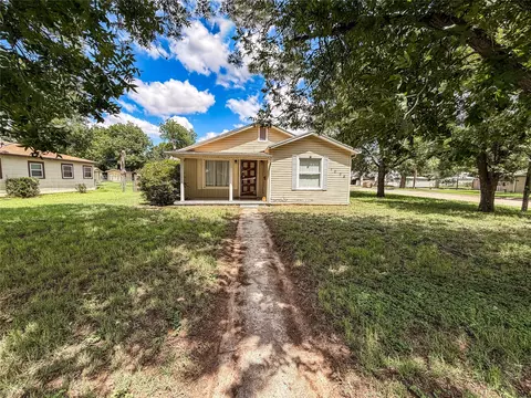 Exterior - 1002 N Avenue H, Haskell, TX 79521 photo 2 of 6