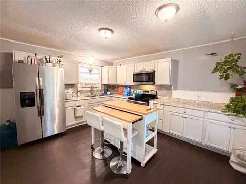 Kitchen - 1002 N Avenue H, Haskell, TX 79521 photo 2 of 2