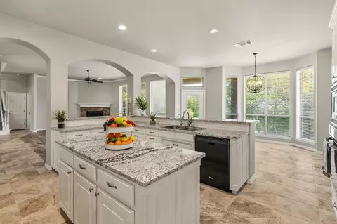 686 Cattlebaron Parc Dr, Fort Worth, TX 76108