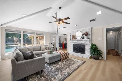 118 Willowcrest Dr, Garland, TX 75040
