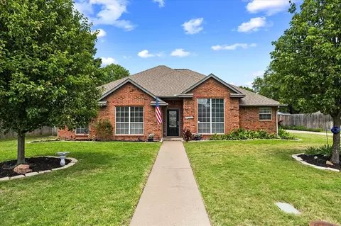 10601 Woodland Dr, Greenville, TX 75402