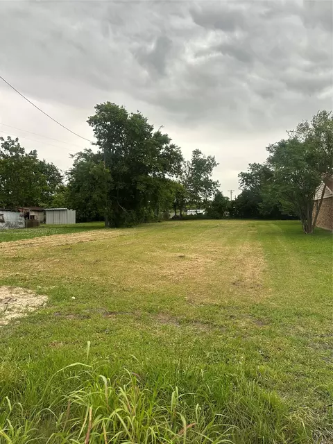 316 E Davis St, Howe, TX 75459