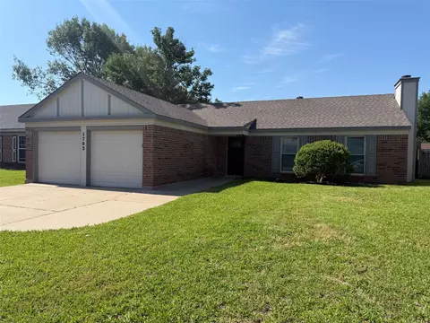 1702 Crimson Ct, Arlington, TX 76018