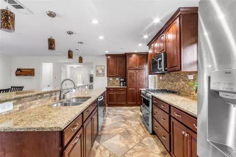2530 Springhill Dr, Dallas, TX 75228