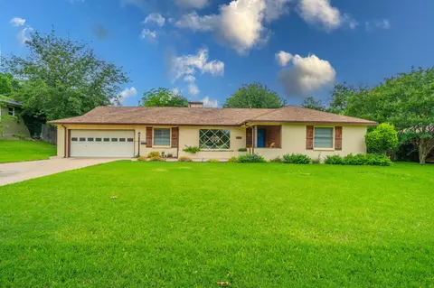 6924 Bal Lake Dr, Fort Worth, TX 76116