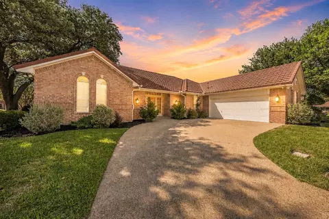 816 S Havenwood Ln, Fort Worth, TX 76112