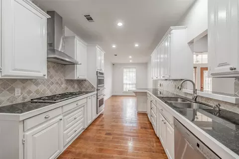 816 S Havenwood Ln, Fort Worth, TX 76112