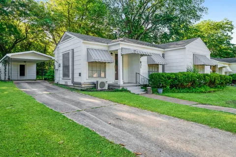 831 18th St SE, Paris, TX 75460