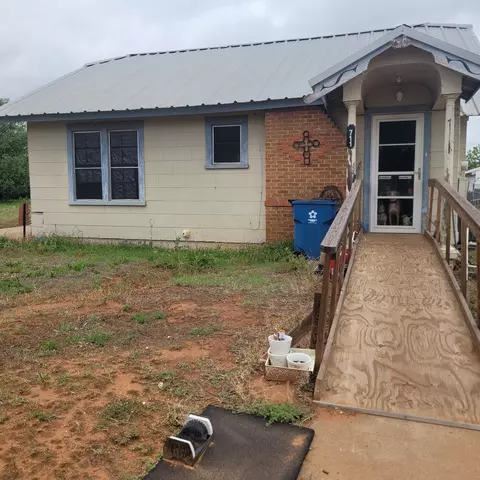 711 E Oklahoma Ave, Sweetwater, TX 79556