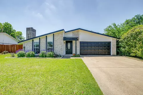3113 Spring Grove Dr, Bedford, TX 76021