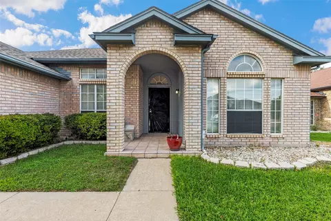 2315 Brisbane Dr, Arlington, TX 76018