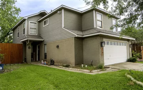3707 Clover Hill Ln, Carrollton, TX 75007