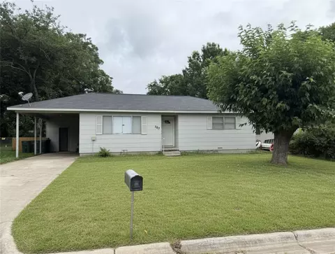 703 Walter Rd, Gainesville, TX 76240