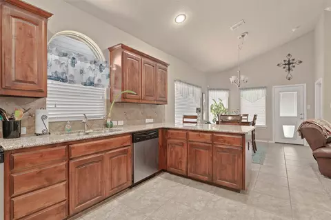 5905 Marsh Rail Dr, Denton, TX 76208 photo 8