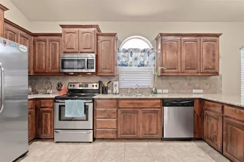 5905 Marsh Rail Dr, Denton, TX 76208 photo 3