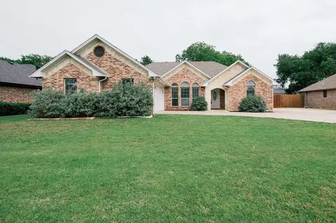 706 W Sherman Dr, Aubrey, TX 76227