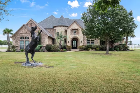160 Steel Dust Dr, Red Oak, TX 75154