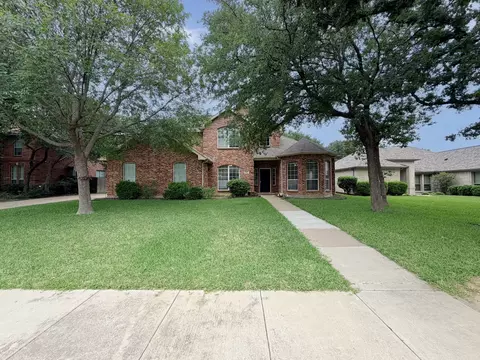216 Flagstone Dr, Burleson, TX 76028
