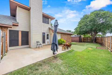 2060 Arbor Creek Dr #B, Carrollton, TX 75010