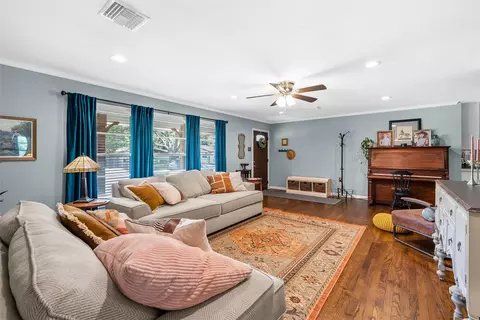 Living - 3816 Pine Ave, Waco, TX 76708 photo 4 of 5