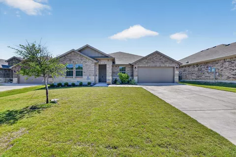 305 Sadie Ln, Burleson, TX 76028