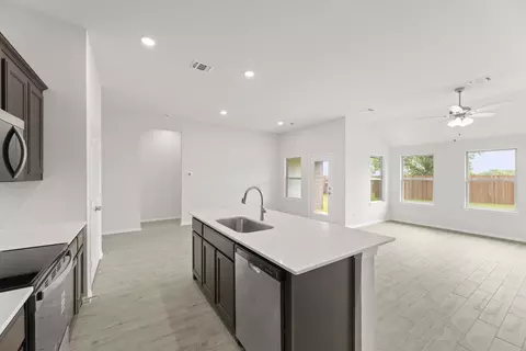 8108 Kingfisher Rd, Pilot Point, TX 76258 photo 6