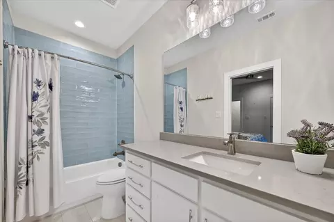 Bath - 1018 Meadow Bend Loop N, Grapevine, TX 76051 photo 5 of 5
