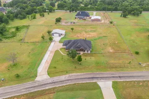 112 Oaks Springs Ln, Weatherford, TX 76087