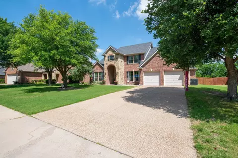 204 Country Lakes Dr, Argyle, TX 76226