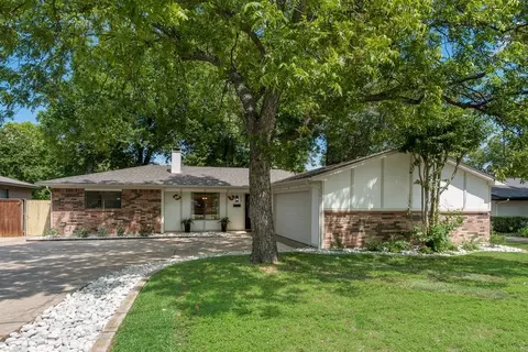 203 Sunset Ct, Arlington, TX 76013