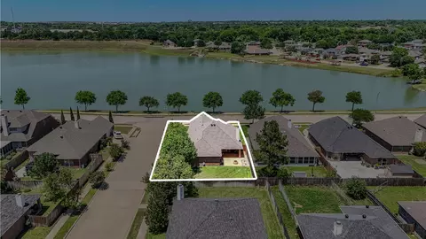 8552 Lake Springs Trl, Hurst, TX 76053