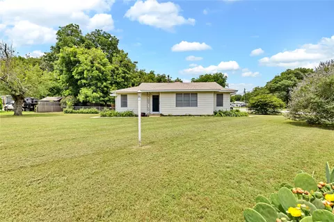 3041 Field St, Haltom City, TX 76117