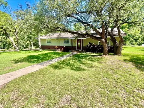 601 Navajo Trl, Hamilton, TX 76531