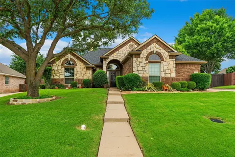 105 Daisey Ln, Justin, TX 76247